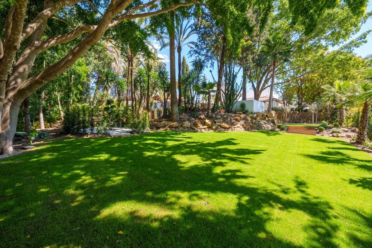 5 soverom Villa til salgs i Nueva Andalucia - € 7 800 000 (Ref: 9544509)