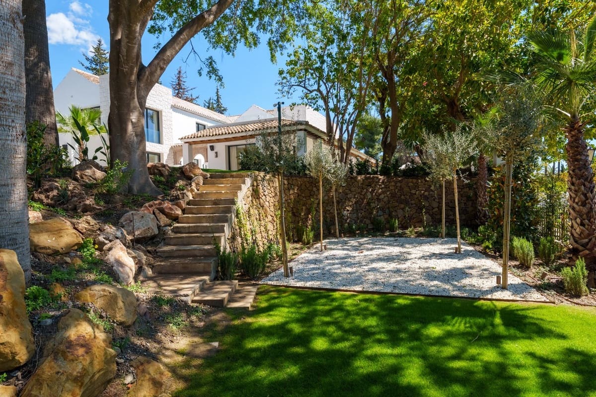 5 soverom Villa til salgs i Nueva Andalucia - € 7 800 000 (Ref: 9544509)