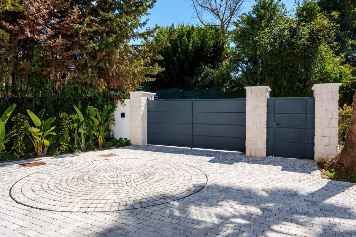 5 soverom Villa til salgs i Nueva Andalucia - € 7 800 000 (Ref: 9544509)