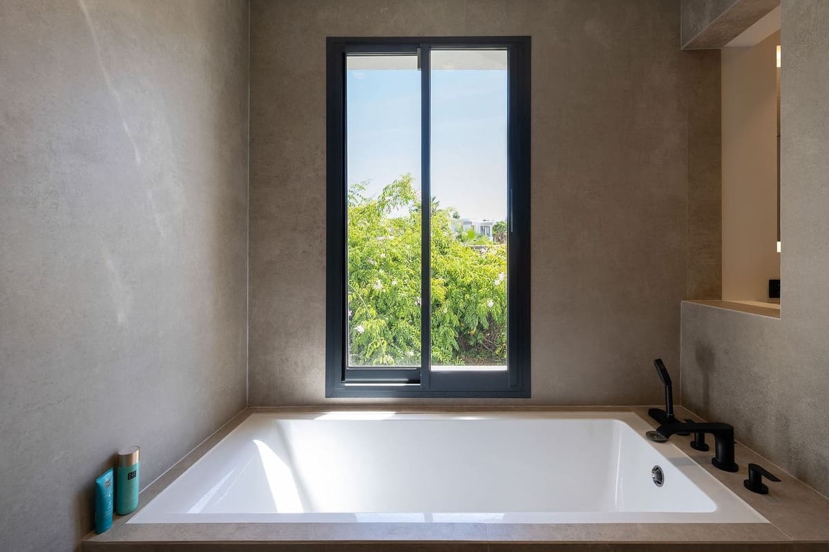 4 bedroom Villa for sale in Nueva Andalucia - € 2,795,000 (Ref: 9544510)