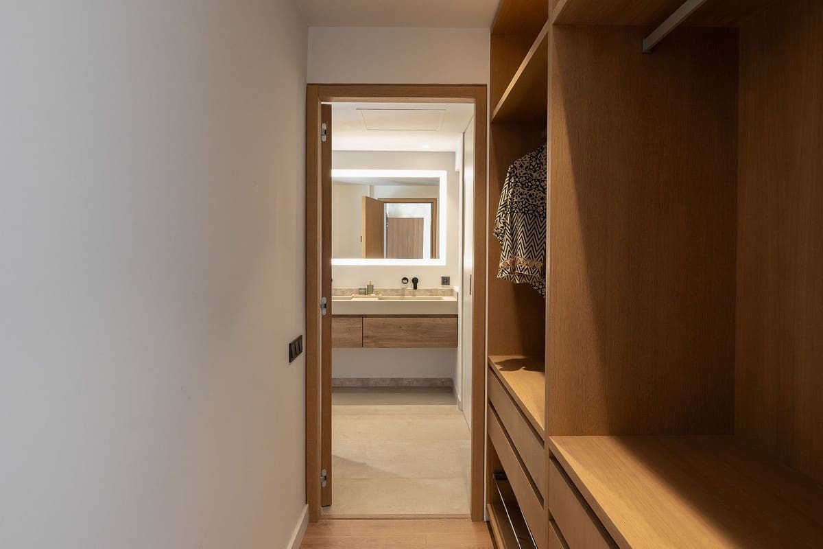 4 bedroom Villa for sale in Nueva Andalucia - € 2,795,000 (Ref: 9544510)