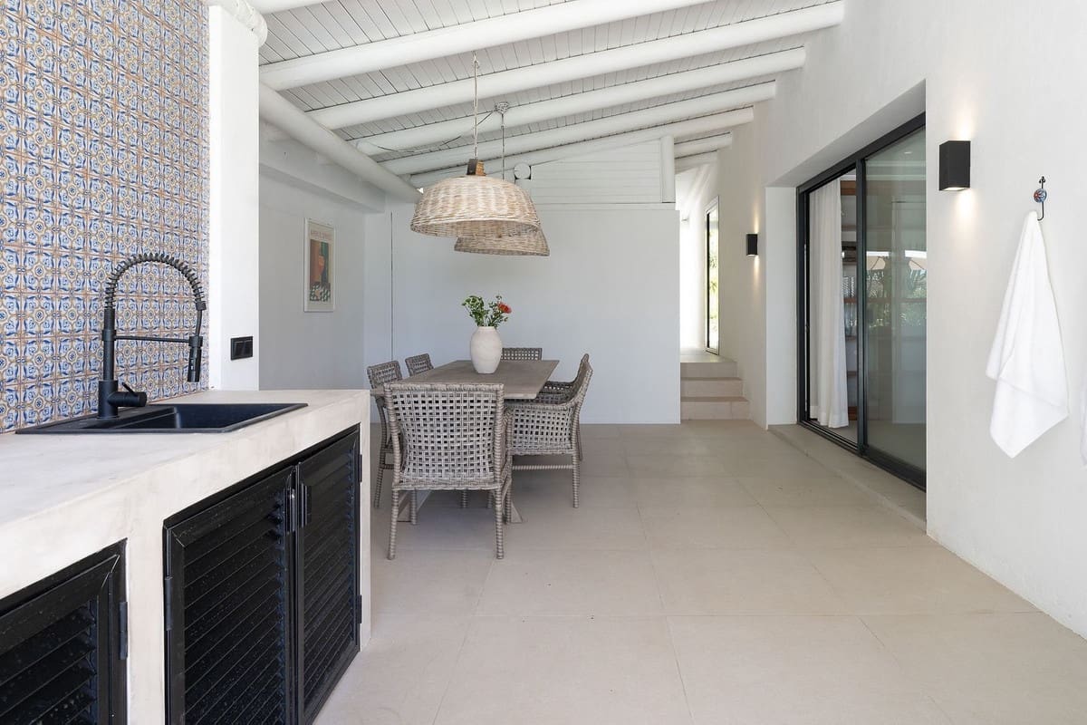 4 bedroom Villa for sale in Nueva Andalucia - € 2,795,000 (Ref: 9544510)