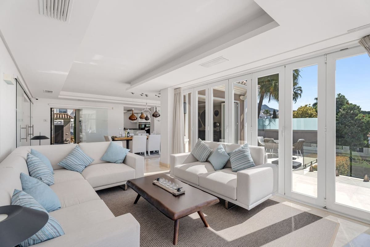 6 sovrum Villa till salu i Nueva Andalucia med garage - 3 650 000 € (Ref: 9544511)