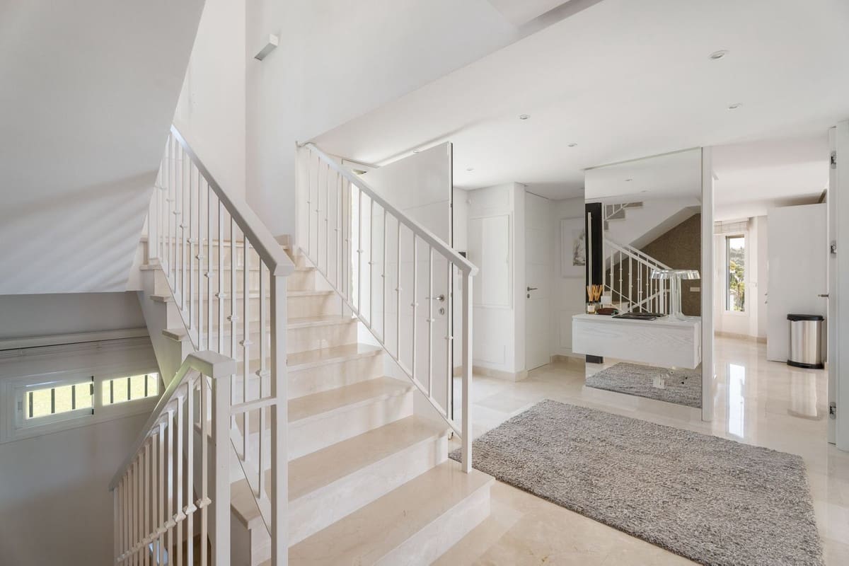 6 sovrum Villa till salu i Nueva Andalucia med garage - 3 650 000 € (Ref: 9544511)