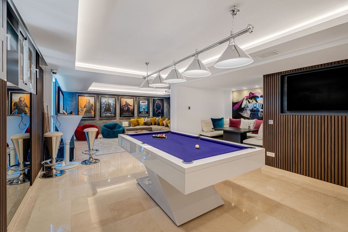 6 sovrum Villa till salu i Nueva Andalucia med garage - 3 650 000 € (Ref: 9544511)