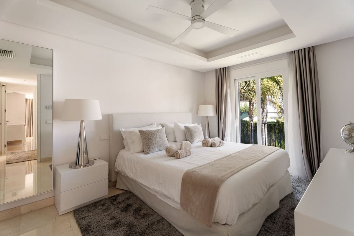 6 sovrum Villa till salu i Nueva Andalucia med garage - 3 650 000 € (Ref: 9544511)