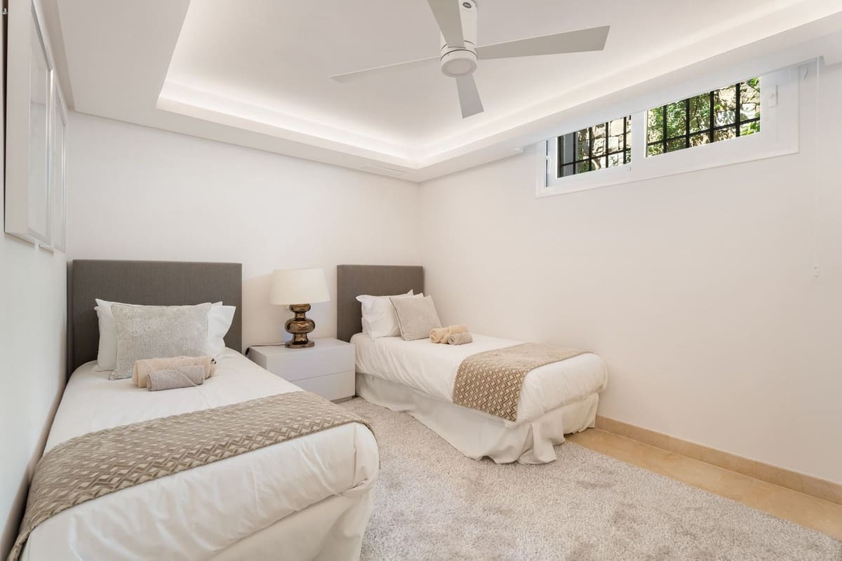 6 sovrum Villa till salu i Nueva Andalucia med garage - 3 650 000 € (Ref: 9544511)