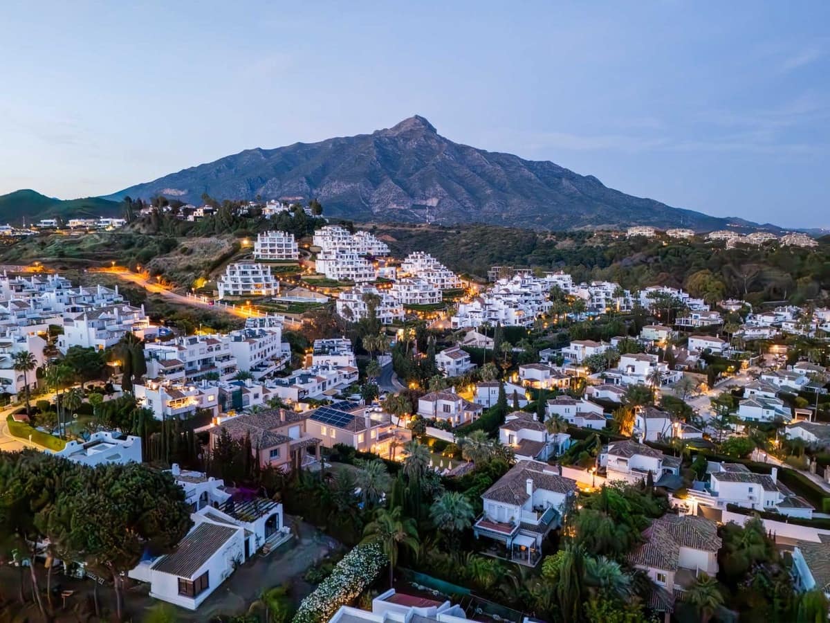 6 sovrum Villa till salu i Nueva Andalucia med garage - 3 650 000 € (Ref: 9544511)