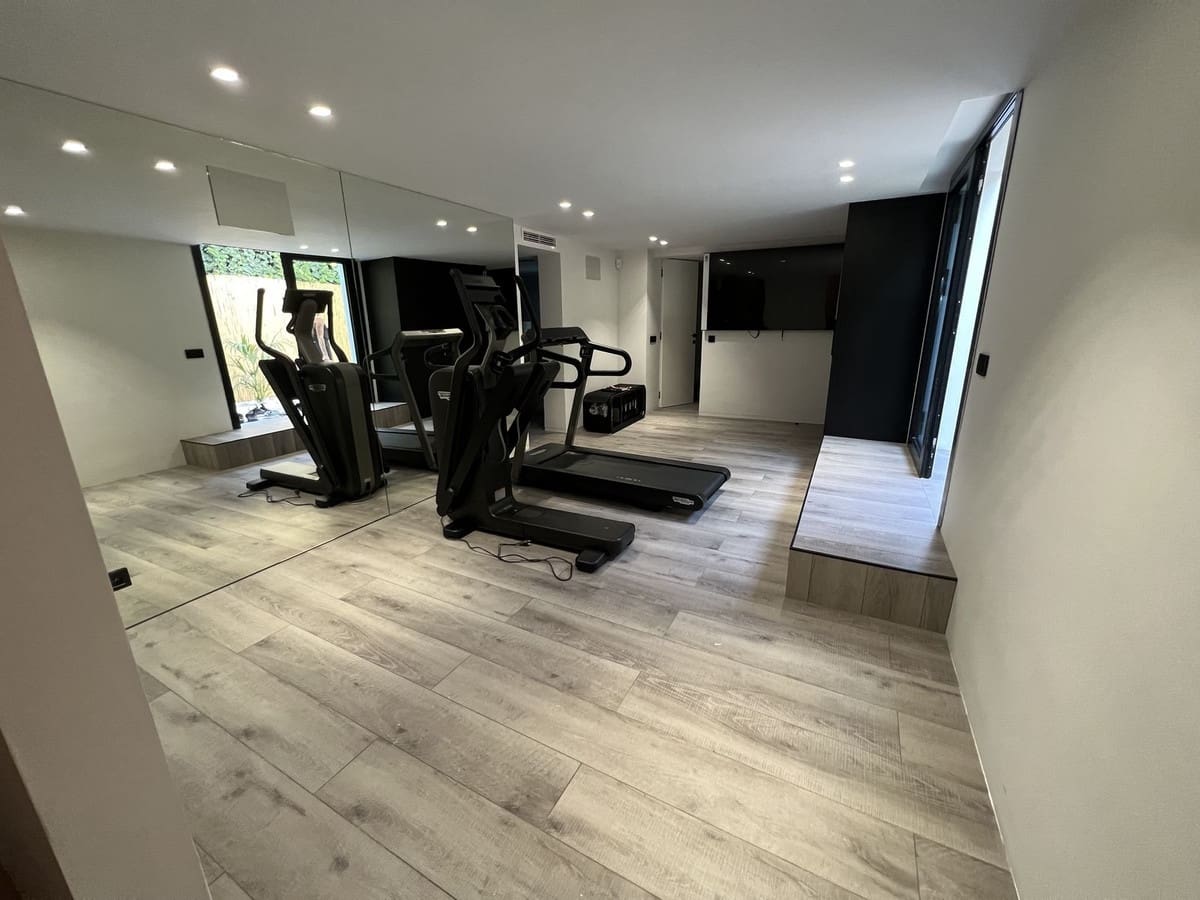 4 slaapkamer Villa te koop in Nueva Andalucia - € 1.800.000 (Ref: 9544513)