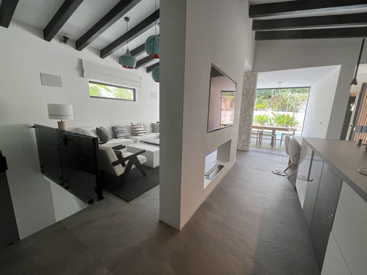 4 slaapkamer Villa te koop in Nueva Andalucia - € 1.595.000 (Ref: 9544513)