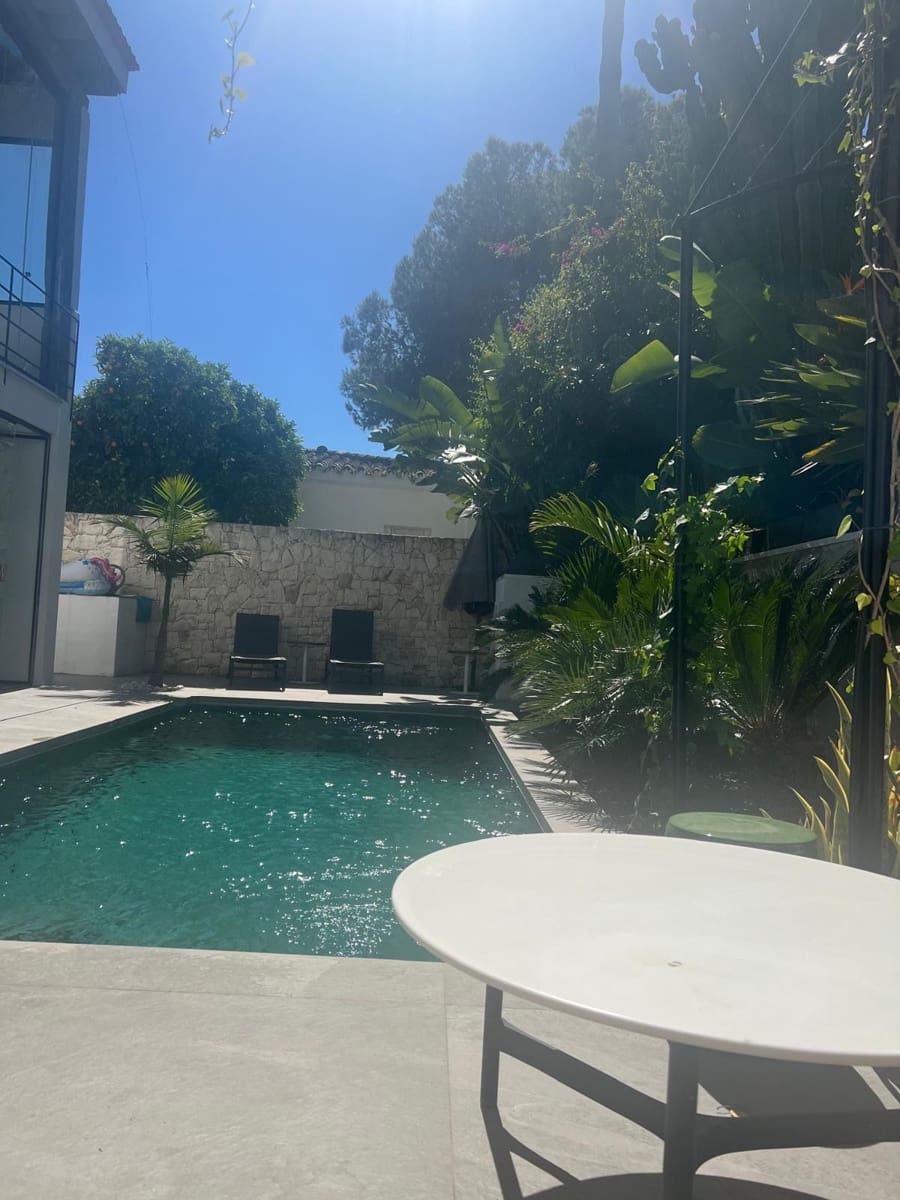4 slaapkamer Villa te koop in Nueva Andalucia - € 1.595.000 (Ref: 9544513)