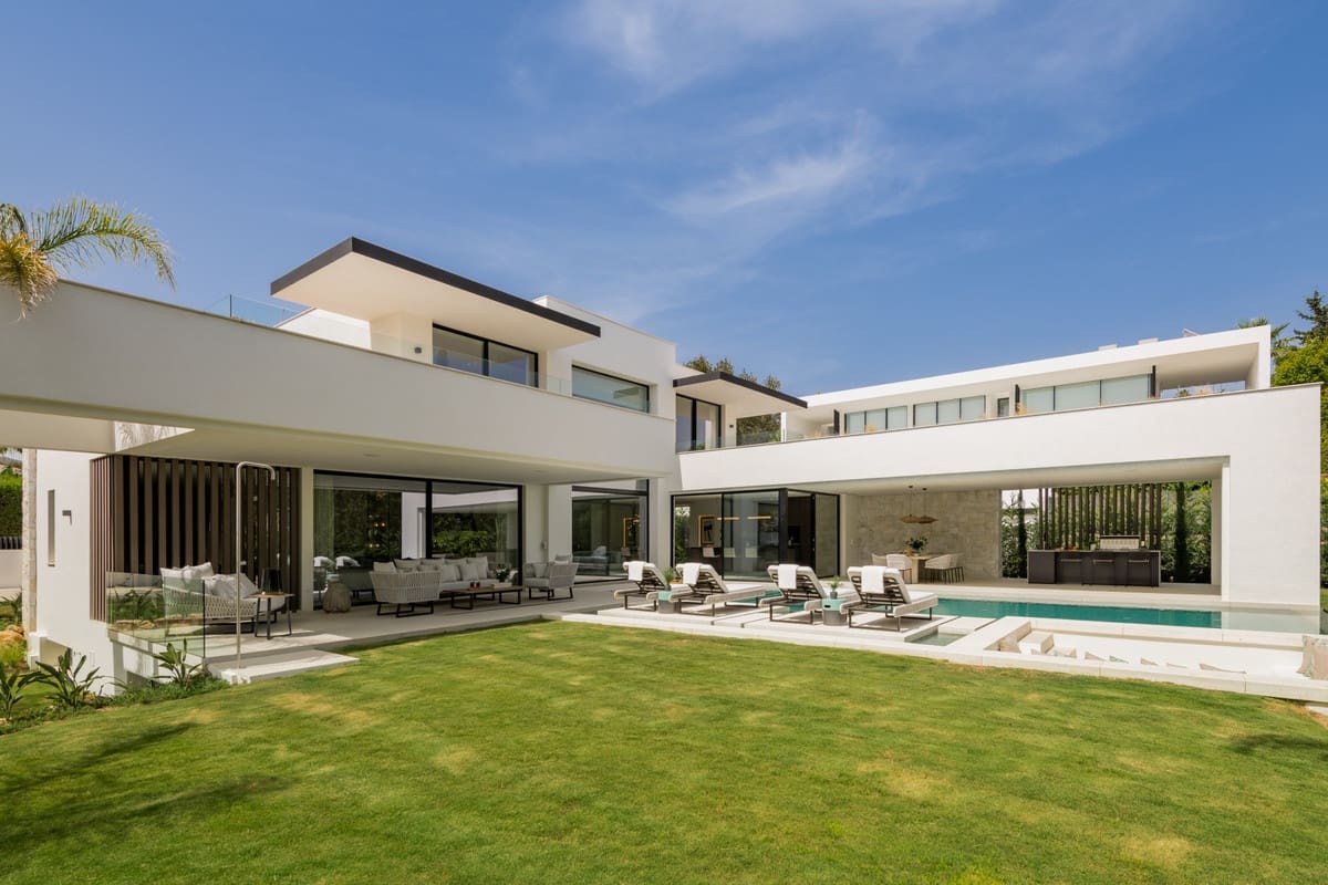 5 soverom Villa til salgs i Nueva Andalucia - € 5 995 000 (Ref: 9544515)