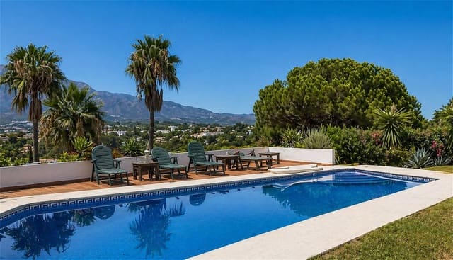 5 slaapkamer Villa te koop in Nueva Andalucia, Marbella met garage - € 2.800.000 (Ref: 9544517)