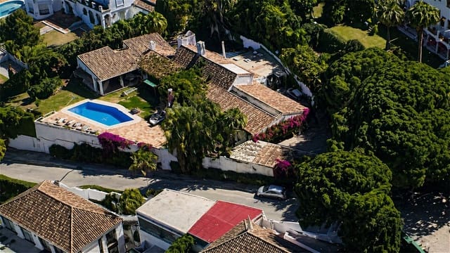 5 slaapkamer Villa te koop in Nueva Andalucia, Marbella met garage - € 2.800.000 (Ref: 9544517)