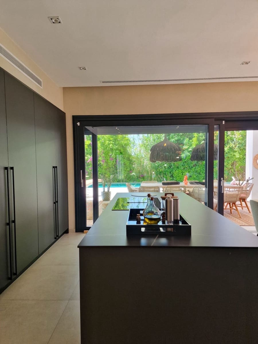 5 bedroom Villa for sale in Marbella with garage - € 5,295,000 (Ref: 9544518)