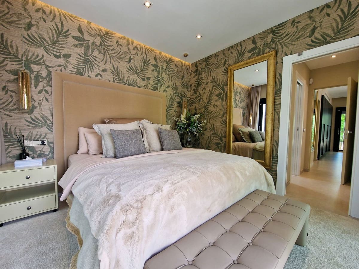 5 bedroom Villa for sale in Marbella with garage - € 5,295,000 (Ref: 9544518)