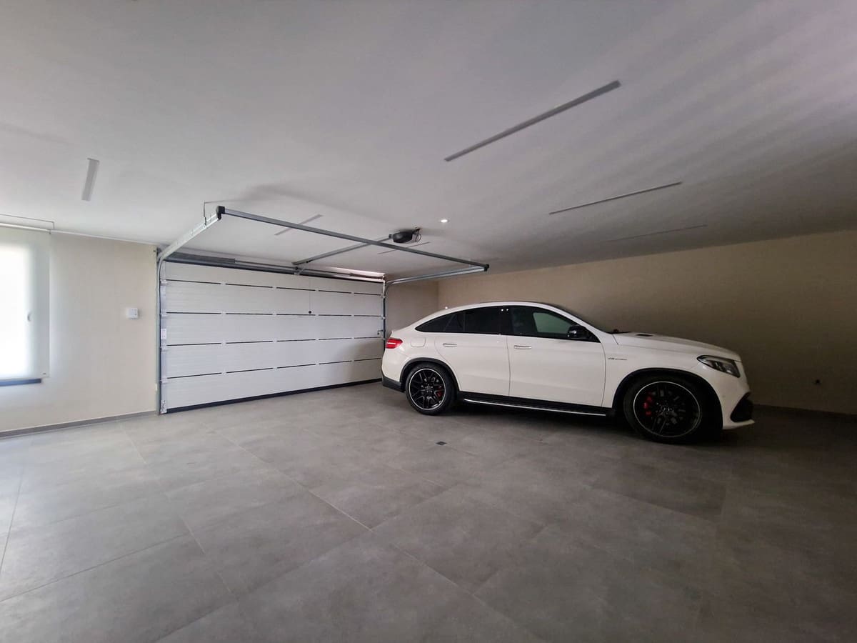 5 bedroom Villa for sale in Marbella with garage - € 5,295,000 (Ref: 9544518)