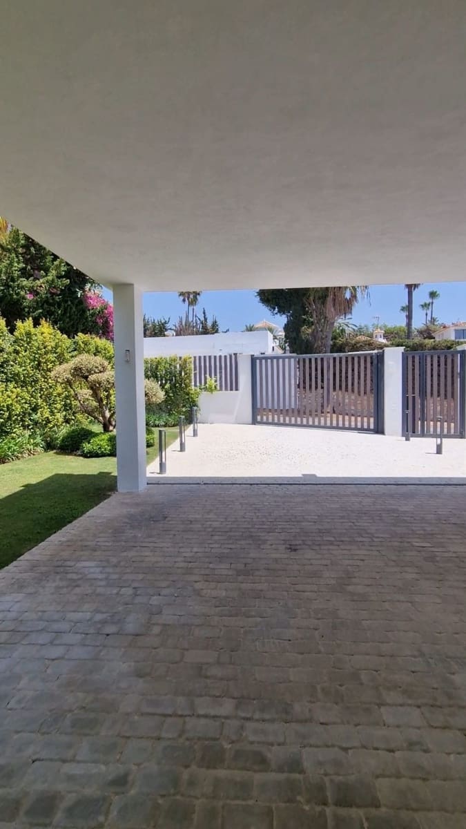 5 bedroom Villa for sale in Marbella with garage - € 5,295,000 (Ref: 9544518)