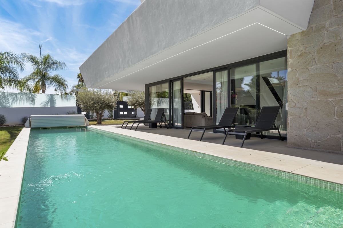 Chalet de 5 habitaciones en Nueva Andalucia en venta - 3.390.000 € (Ref: 9544519)