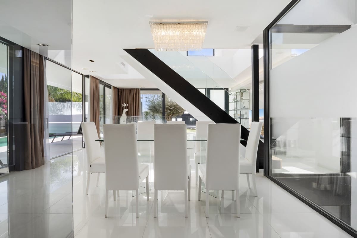 Chalet de 5 habitaciones en Nueva Andalucia en venta - 3.390.000 € (Ref: 9544519)