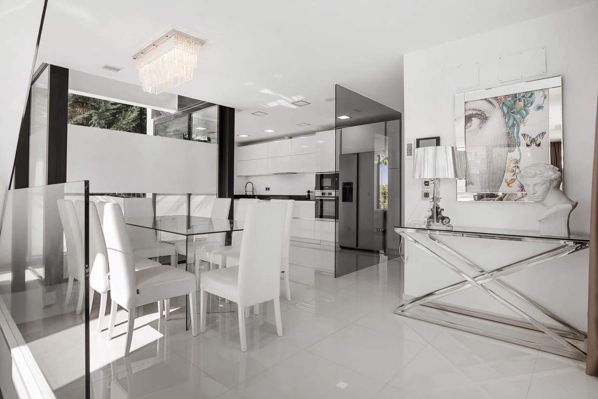 Chalet de 5 habitaciones en Nueva Andalucia en venta - 3.390.000 € (Ref: 9544519)