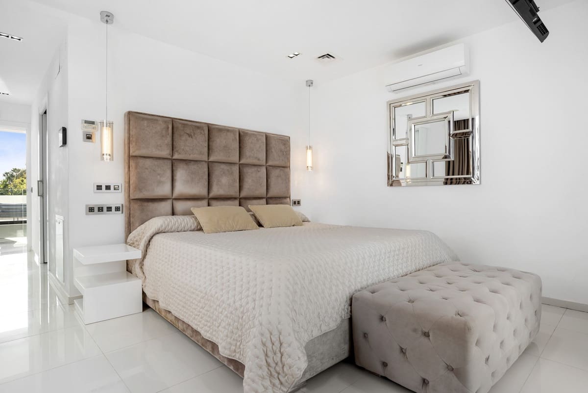 Chalet de 5 habitaciones en Nueva Andalucia en venta - 3.390.000 € (Ref: 9544519)