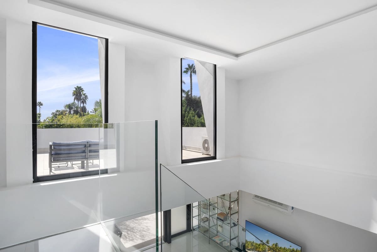 Chalet de 5 habitaciones en Nueva Andalucia en venta - 3.390.000 € (Ref: 9544519)