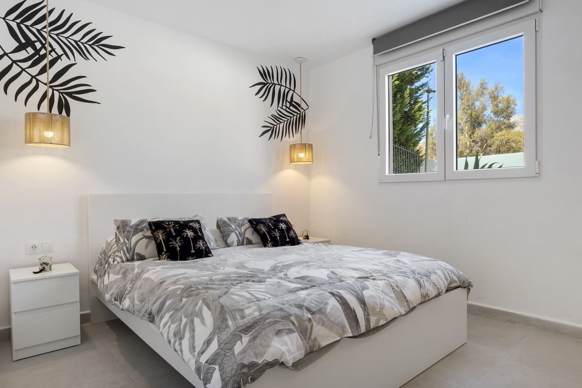 Chalet de 5 habitaciones en Nueva Andalucia en venta - 3.390.000 € (Ref: 9544519)