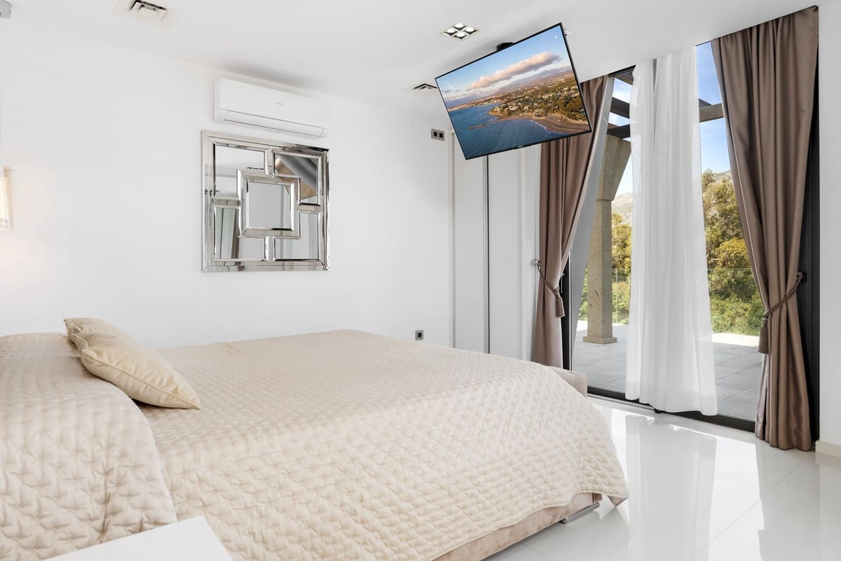 Chalet de 5 habitaciones en Nueva Andalucia en venta - 3.390.000 € (Ref: 9544519)