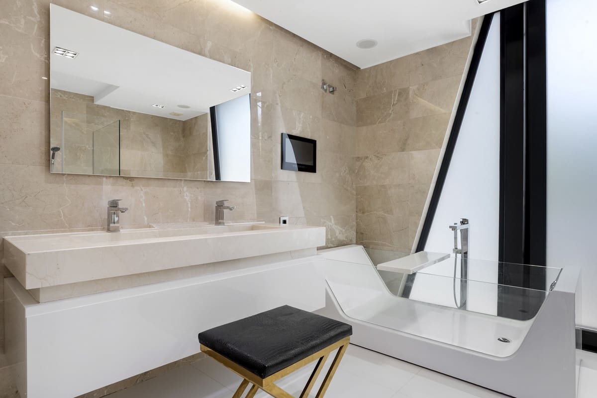 Chalet de 5 habitaciones en Nueva Andalucia en venta - 3.390.000 € (Ref: 9544519)