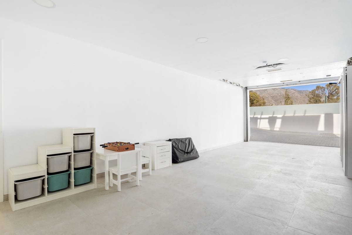 Chalet de 5 habitaciones en Nueva Andalucia en venta - 3.390.000 € (Ref: 9544519)