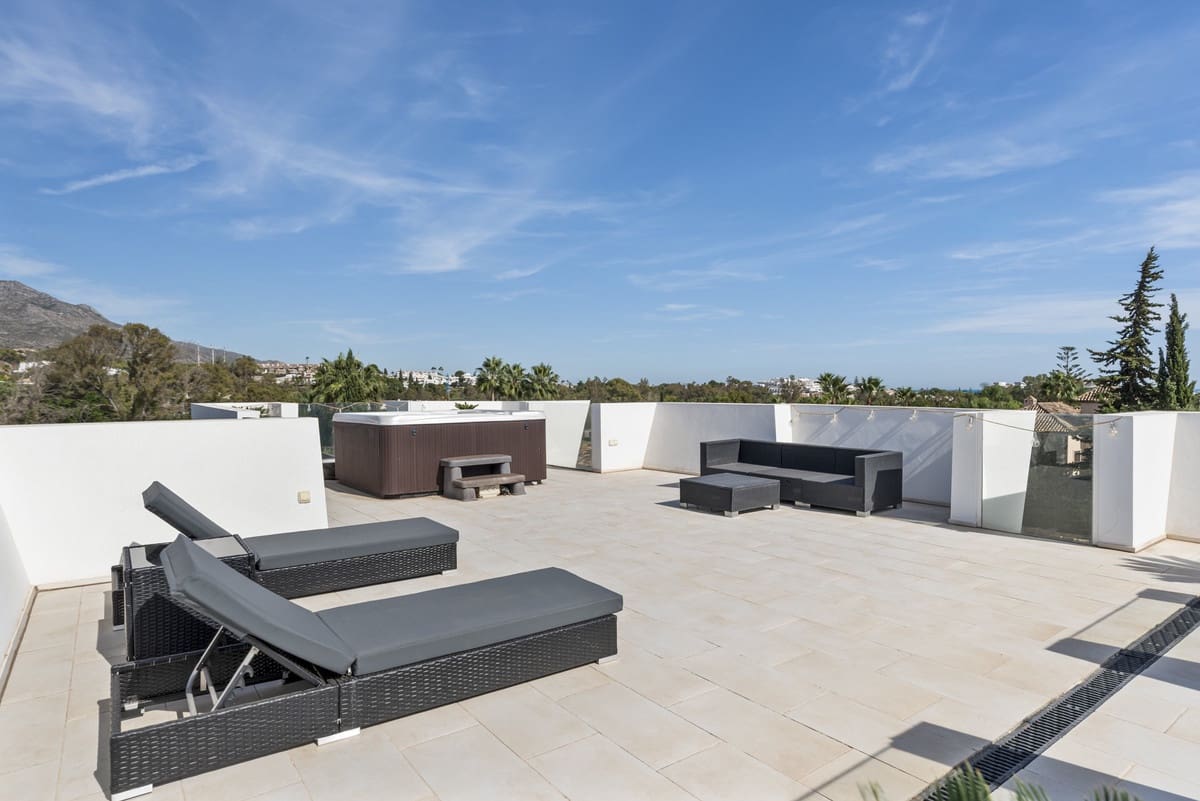 Chalet de 5 habitaciones en Nueva Andalucia en venta - 3.390.000 € (Ref: 9544519)