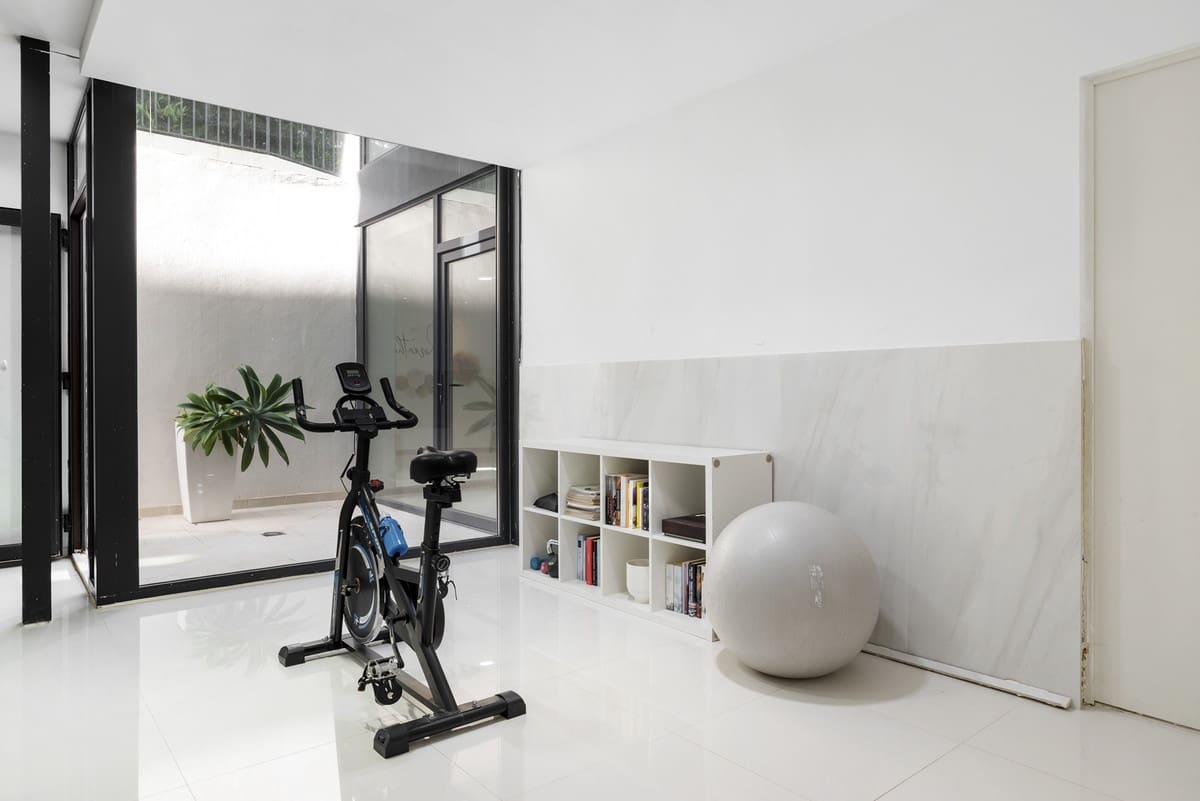 Chalet de 5 habitaciones en Nueva Andalucia en venta - 3.390.000 € (Ref: 9544519)