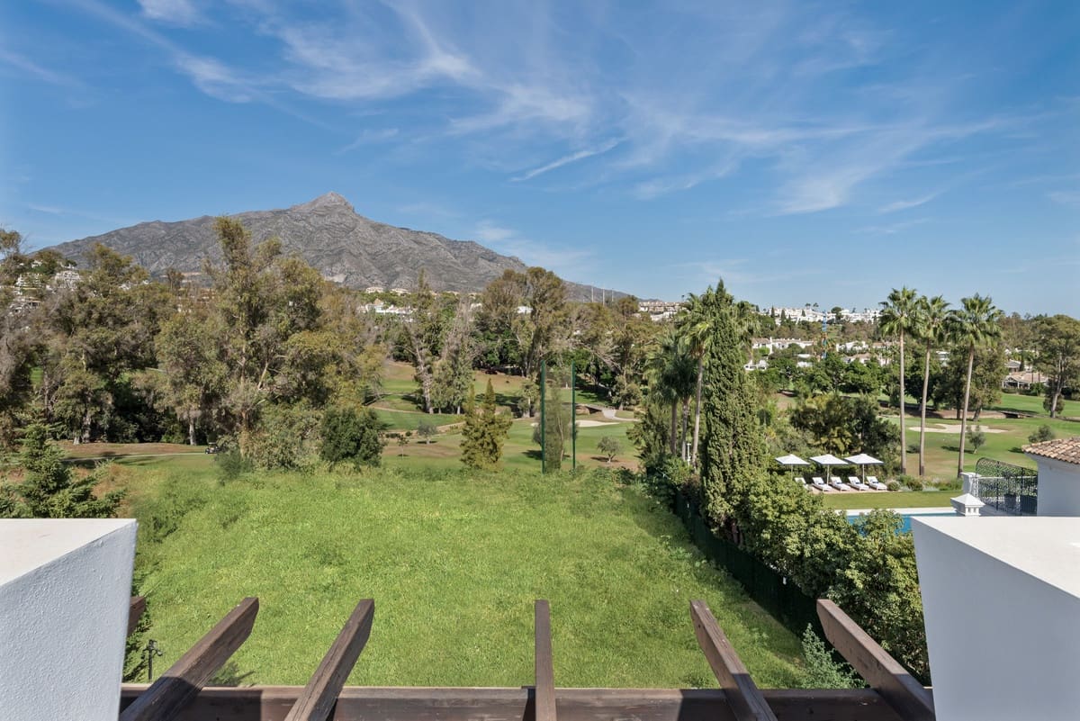 Chalet de 5 habitaciones en Nueva Andalucia en venta - 3.390.000 € (Ref: 9544519)