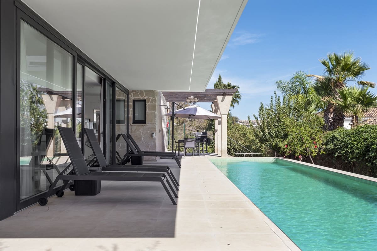 Chalet de 5 habitaciones en Nueva Andalucia en venta - 3.390.000 € (Ref: 9544519)