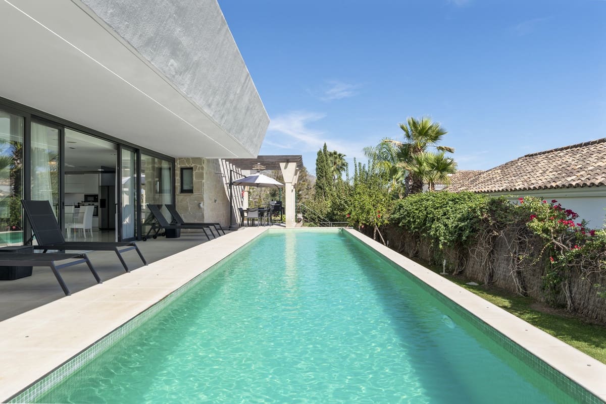 Chalet de 5 habitaciones en Nueva Andalucia en venta - 3.390.000 € (Ref: 9544519)