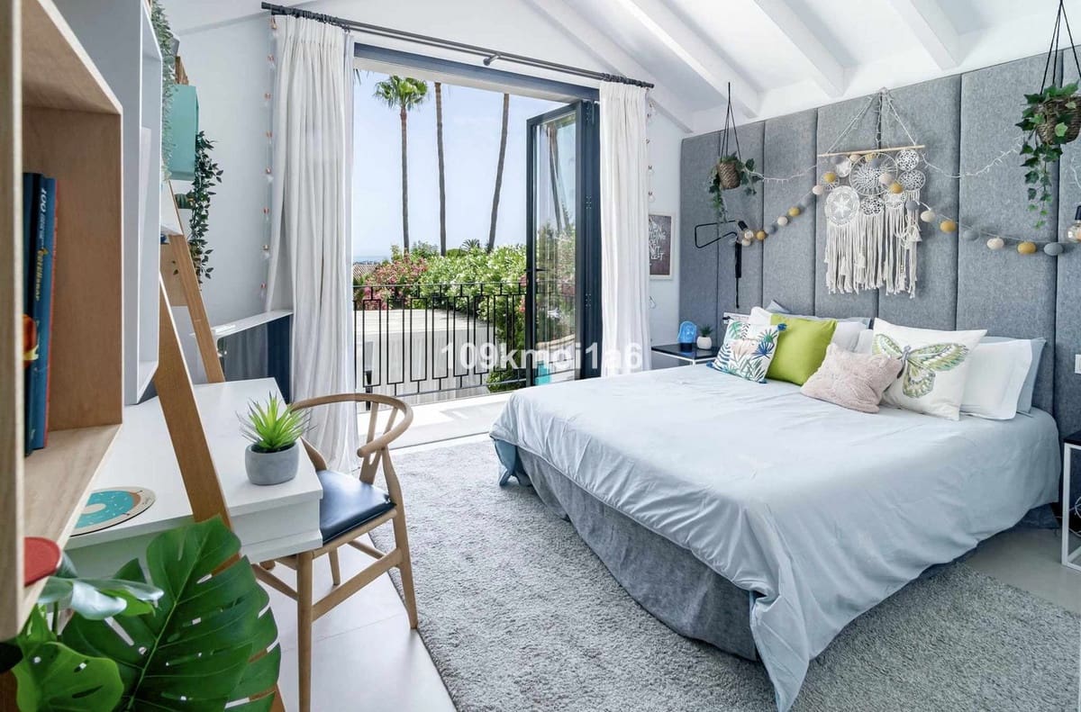 4 bedroom Villa for sale in Nueva Andalucia - € 4,495,000 (Ref: 9544520)