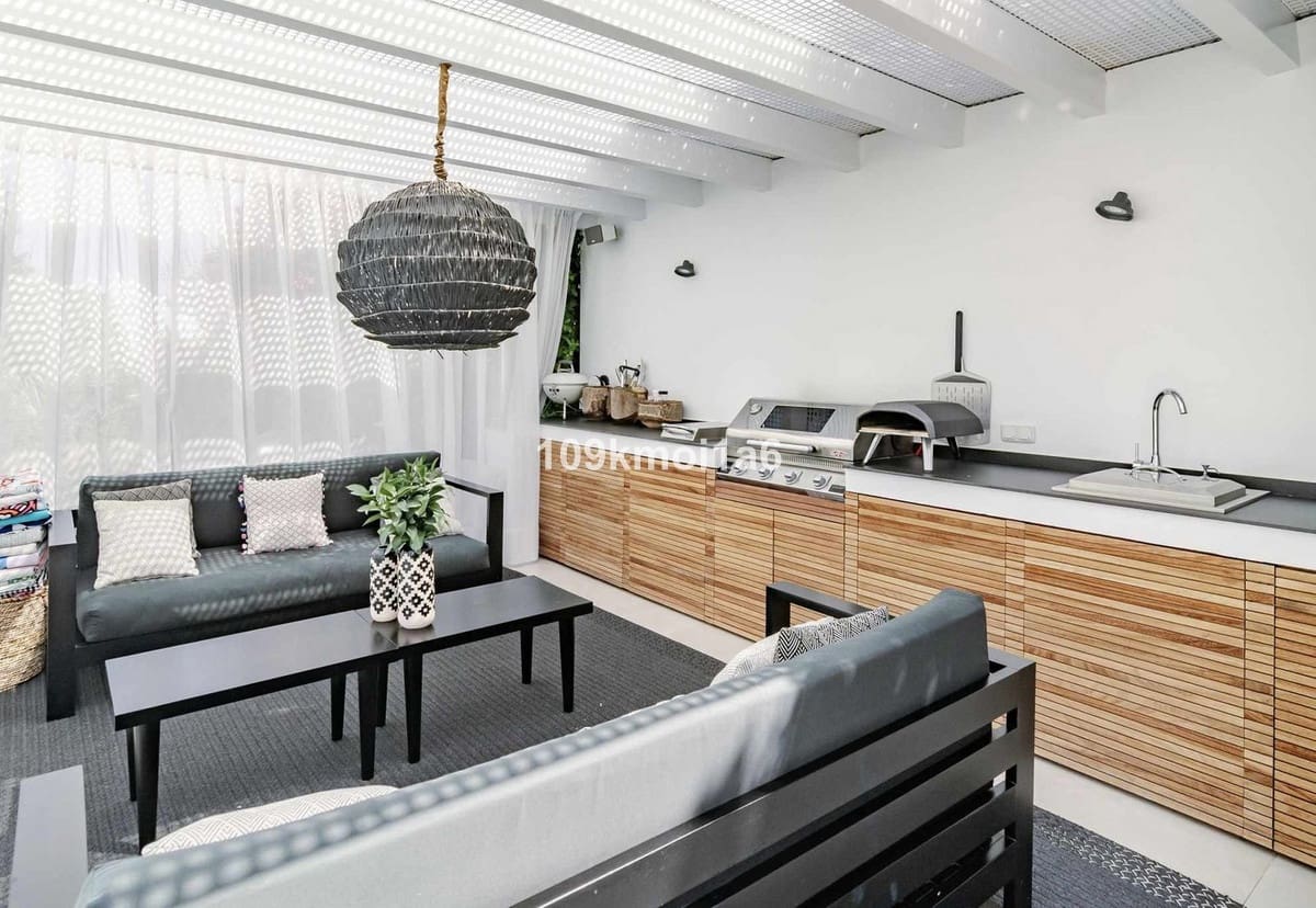 4 bedroom Villa for sale in Nueva Andalucia - € 4,495,000 (Ref: 9544520)