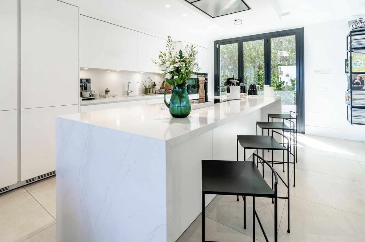 4 bedroom Villa for sale in Nueva Andalucia - € 4,495,000 (Ref: 9544520)