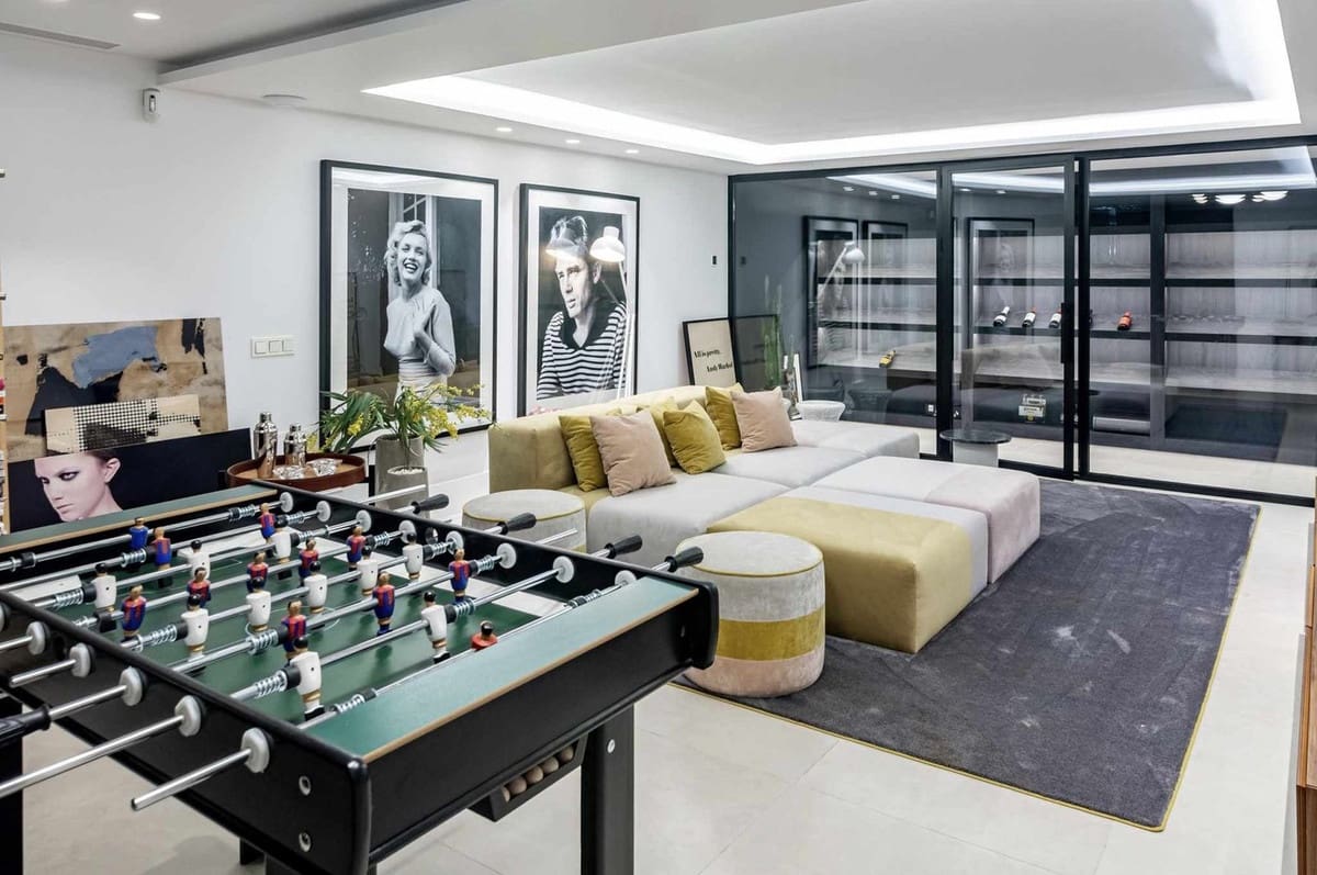 4 bedroom Villa for sale in Nueva Andalucia - € 4,495,000 (Ref: 9544520)