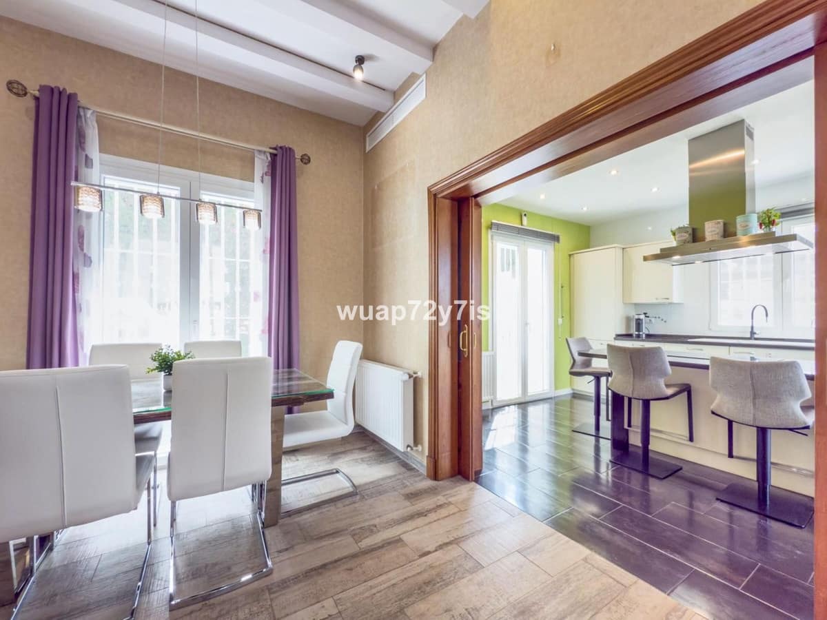 4 soveværelse Villa til salg i Istan med garage - € 999.000 (Ref: 9544523)