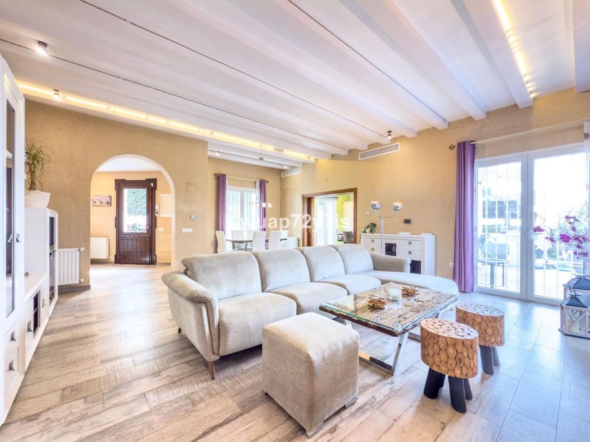 4 soveværelse Villa til salg i Istan med garage - € 999.000 (Ref: 9544523)