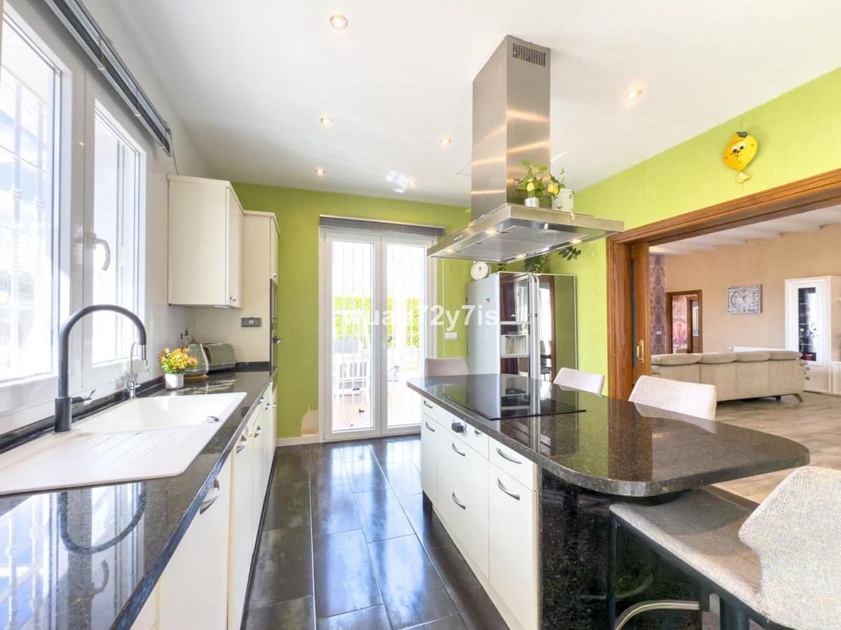 4 soveværelse Villa til salg i Istan med garage - € 999.000 (Ref: 9544523)