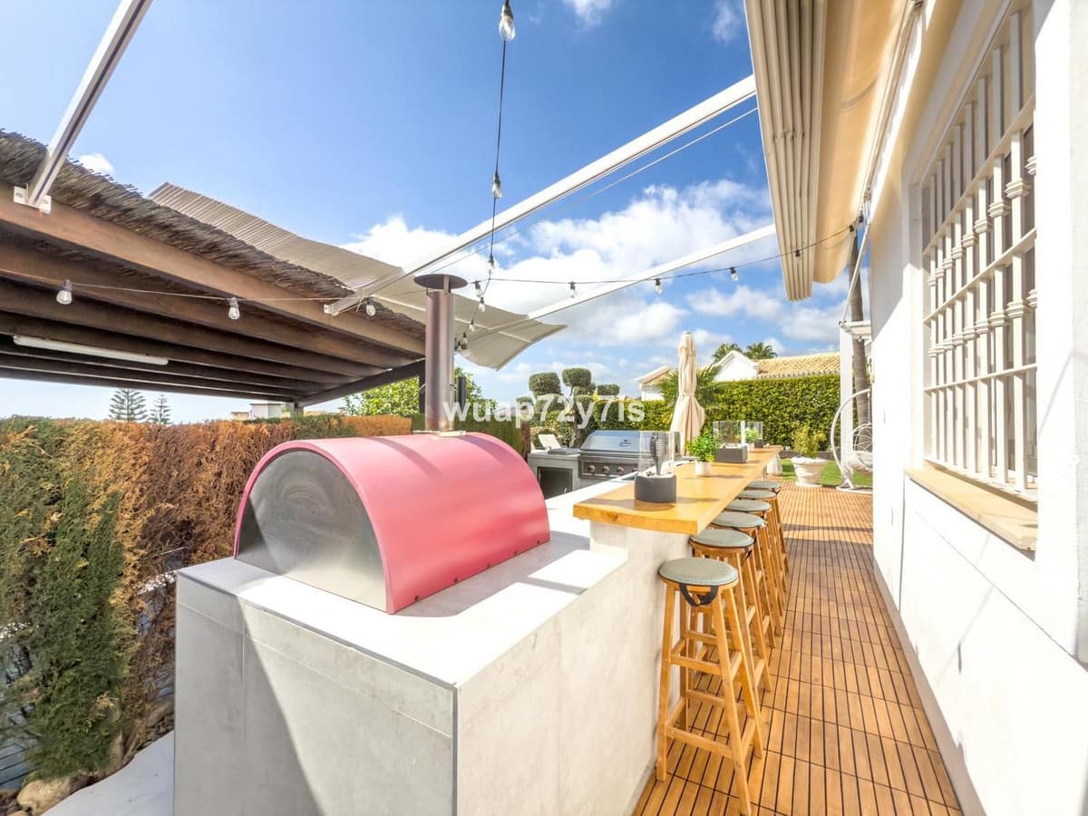 4 soveværelse Villa til salg i Istan med garage - € 999.000 (Ref: 9544523)