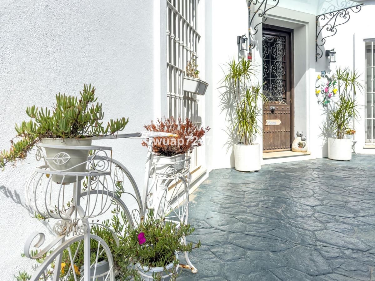 4 soveværelse Villa til salg i Istan med garage - € 999.000 (Ref: 9544523)