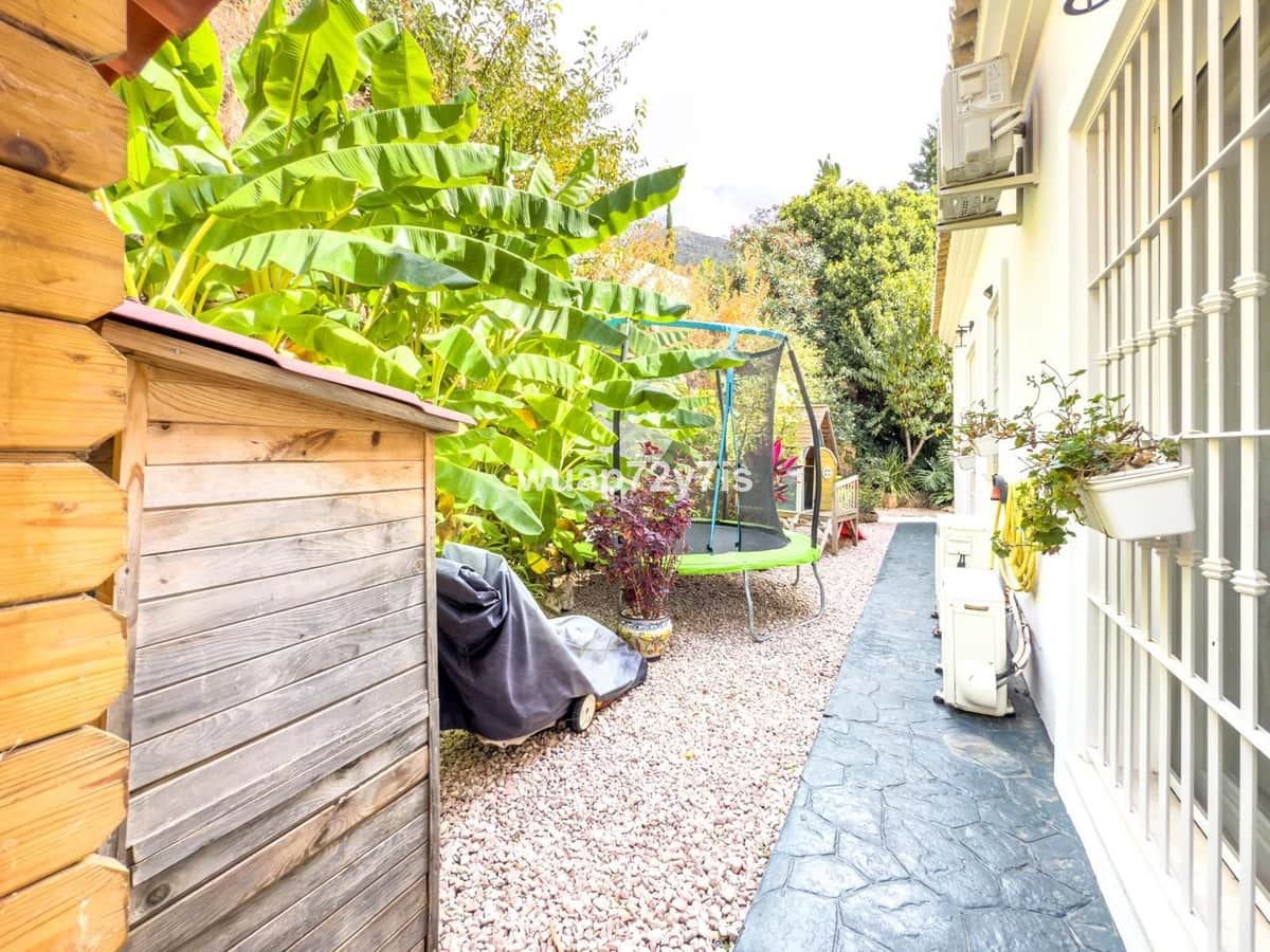 4 soveværelse Villa til salg i Istan med garage - € 999.000 (Ref: 9544523)