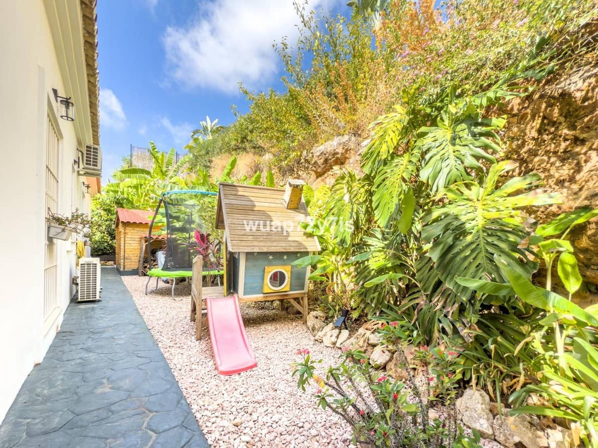 4 soveværelse Villa til salg i Istan med garage - € 999.000 (Ref: 9544523)