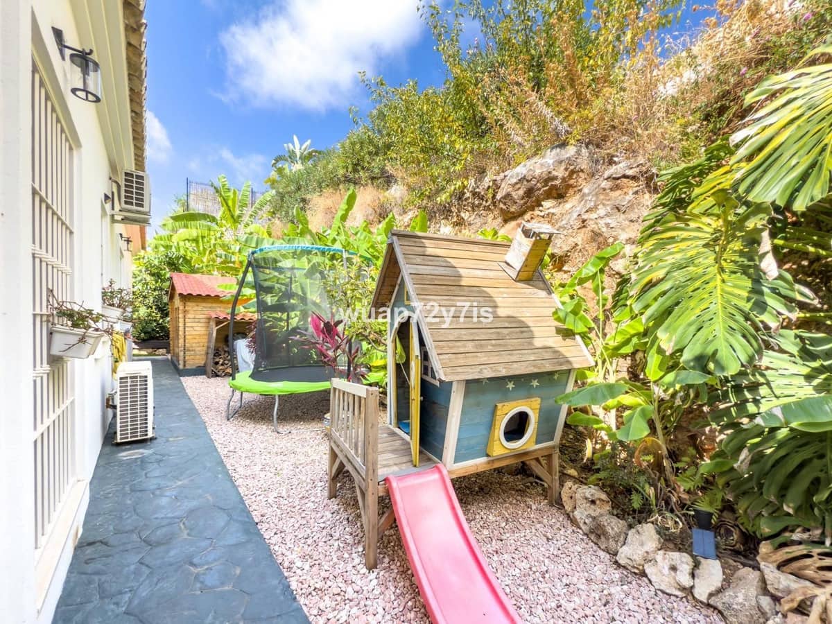 4 soveværelse Villa til salg i Istan med garage - € 999.000 (Ref: 9544523)