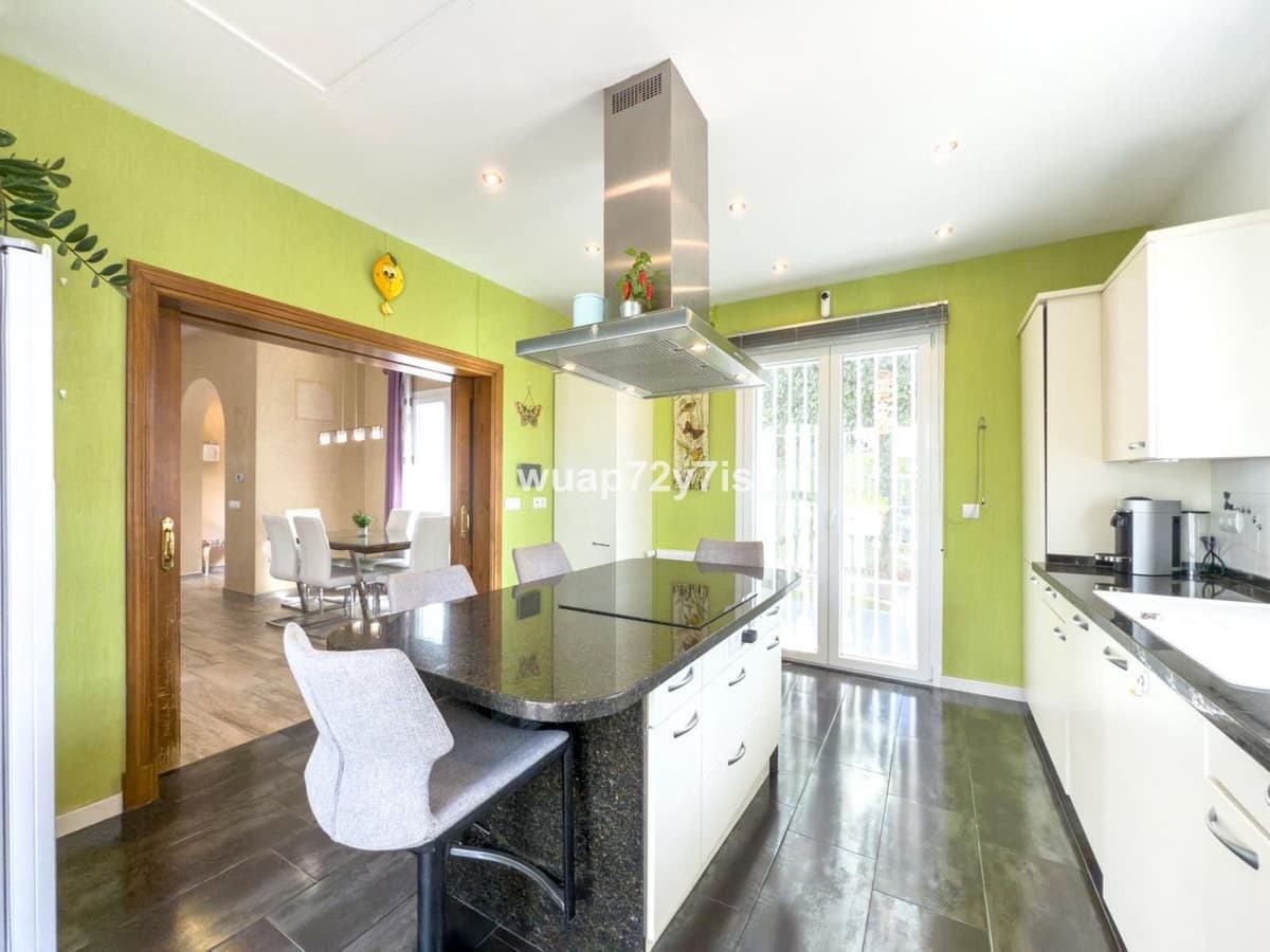 4 camera da letto Villa in vendita in Istan con garage - 999.000 € (Rif: 9544523)