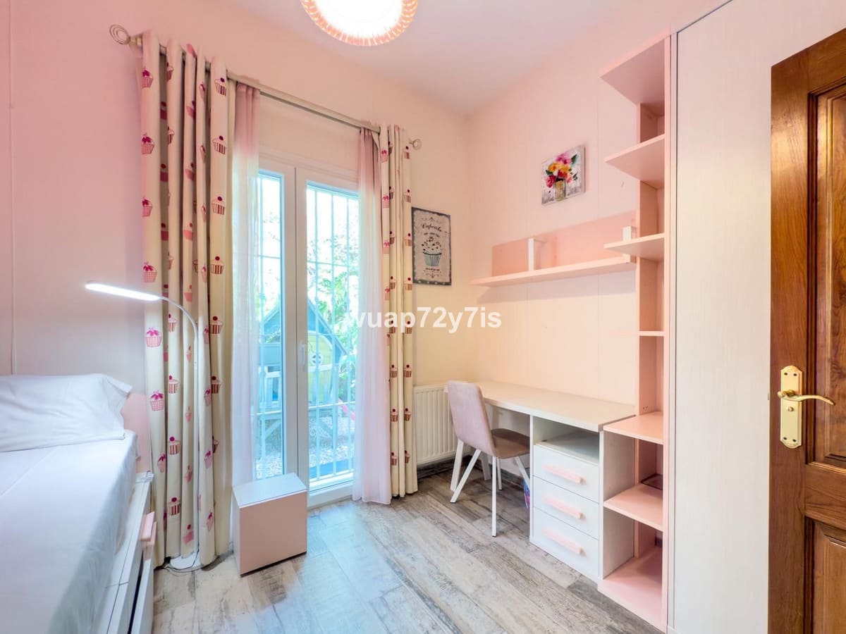 4 camera da letto Villa in vendita in Istan con garage - 999.000 € (Rif: 9544523)